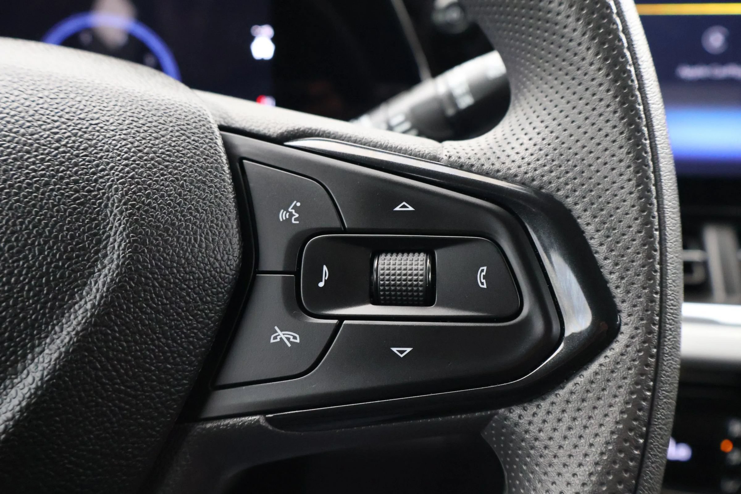 Used 2026 Chevrolet Trax LT FWD image 23