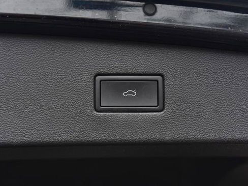 Certified 2023 Volkswagen Tiguan SE w/ Panoramic Sunroof Package FWD image 27