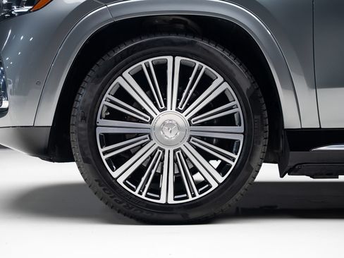 Used 2024 Mercedes-Benz Maybach GLS 600 4MATIC image 19