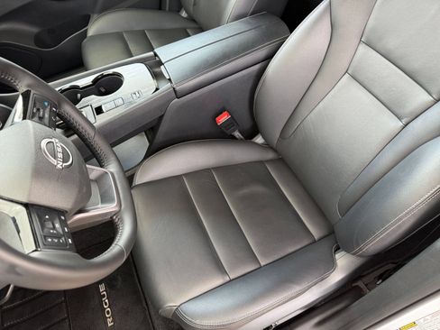 Used 2026 Nissan Rogue SL FWD image 37