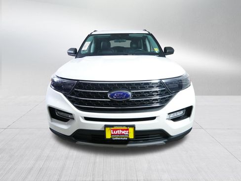 Used 2023 Ford Explorer XLT AWD/4WD image 2