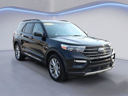 Used 2021 Ford Explorer XLT w/ Equipment Group 202A AWD/4WD image 9