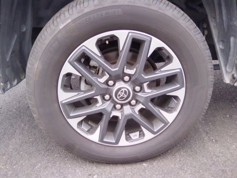 Used 2023 Toyota Tundra Limited image 12