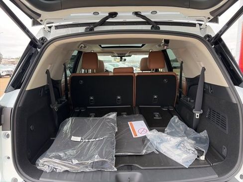 New 2026 Nissan Pathfinder Platinum FWD image 20