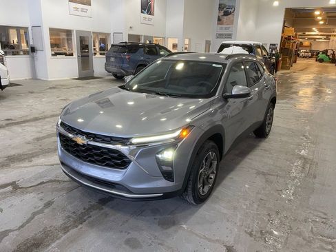 New 2026 Chevrolet Trax LT w/ LT Convenience Package image 3