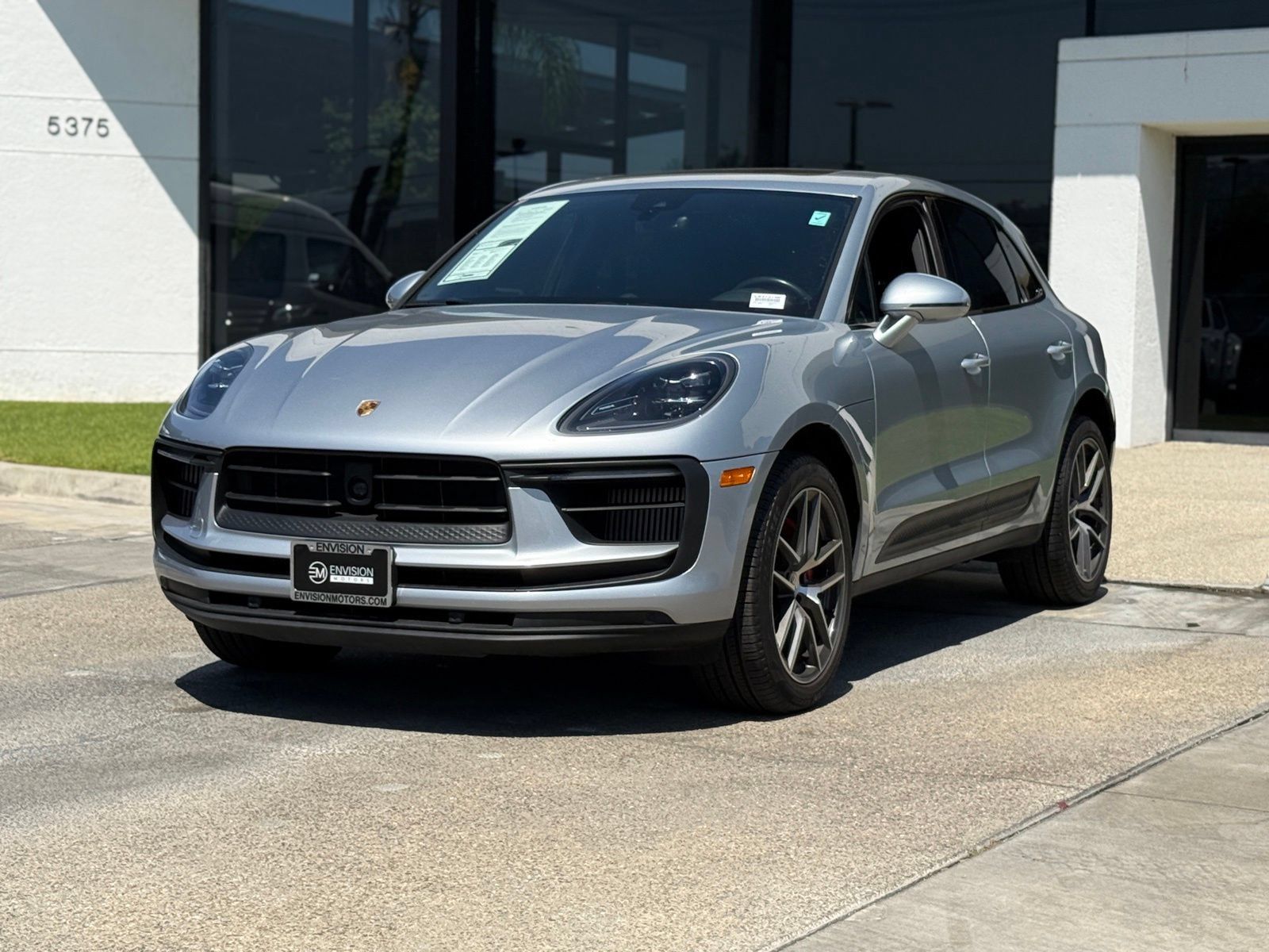 Used 2023 Porsche Macan S AWD/4WD image 2