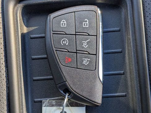 Used 2024 GMC Yukon SLT image 32