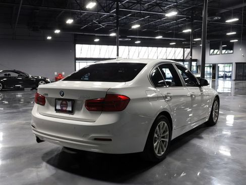 Used 2017 BMW 320i xDrive Sedan AWD/4WD image 7