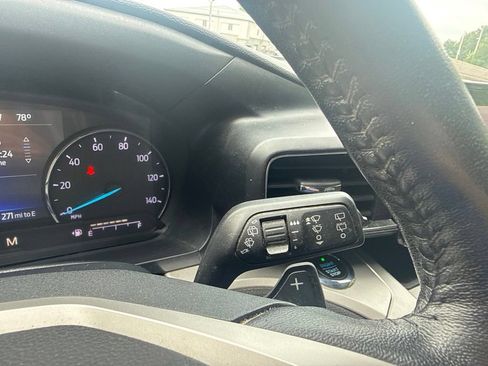 Used 2021 Ford Explorer XLT w/ Equipment Group 202A AWD/4WD image 18