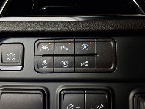 Used 2025 Chevrolet Tahoe Premier RWD image 18