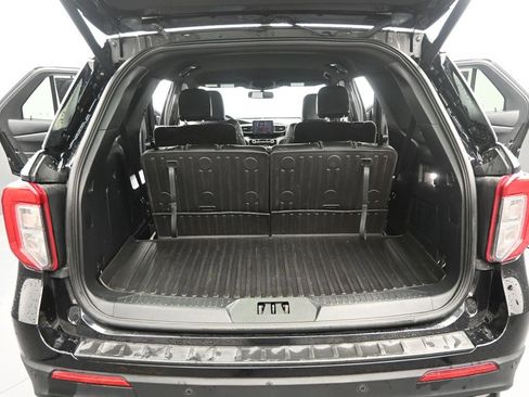 Used 2022 Ford Explorer ST image 32