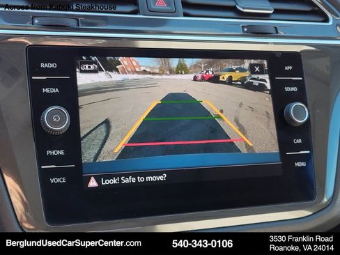 Used 2021 Volkswagen Tiguan SE w/ Panoramic Sunroof Package image 25