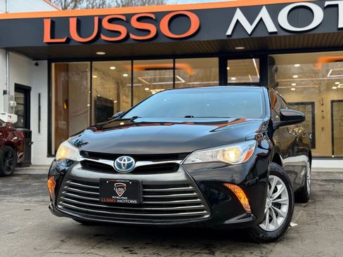 Used 2017 Toyota Camry LE image 1