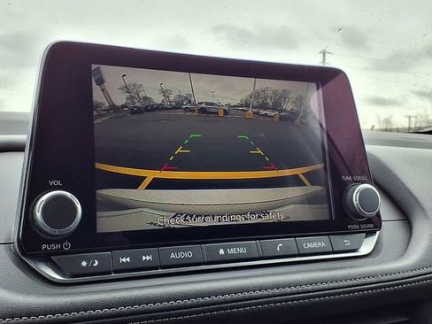 Used 2024 Nissan Rogue S image 7