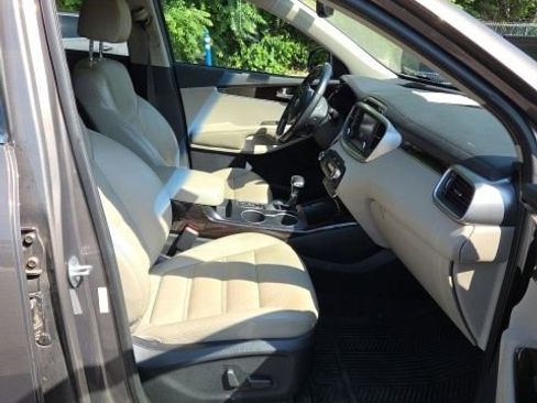 Used 2019 Kia Sorento EX FWD image 3