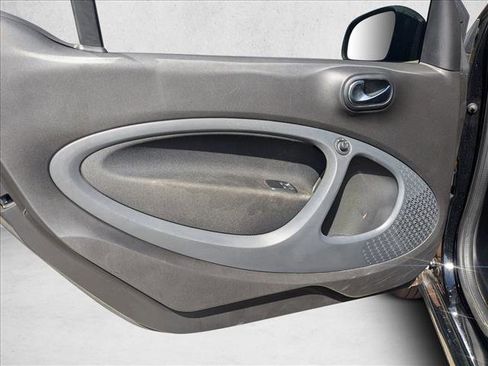 Used 2016 smart fortwo passion image 13