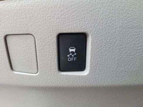 Used 2011 Toyota Camry image 23