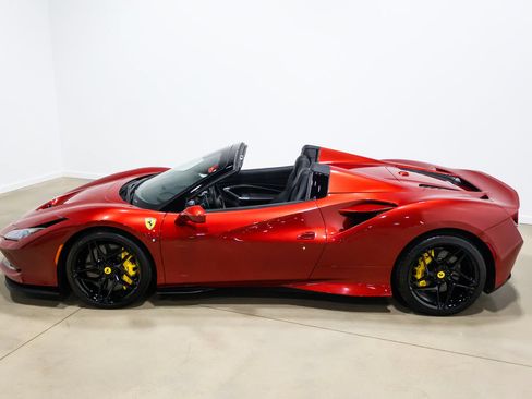 Used 2022 Ferrari F8 Tributo RWD image 17