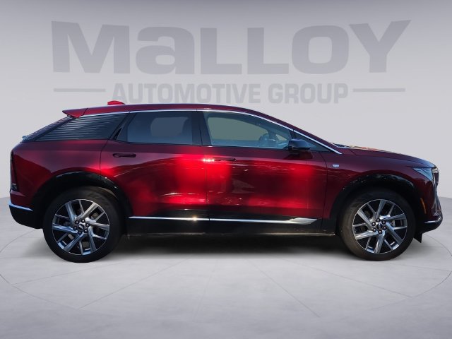 Used 2025 Cadillac Optiq Luxury 1 w/ LPO, Floor Liner Package AWD/4WD image 6
