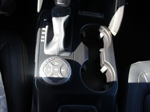 New 2025 Ford Bronco Badlands image 25