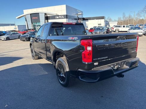 Used 2024 Chevrolet Silverado 1500 Custom image 3