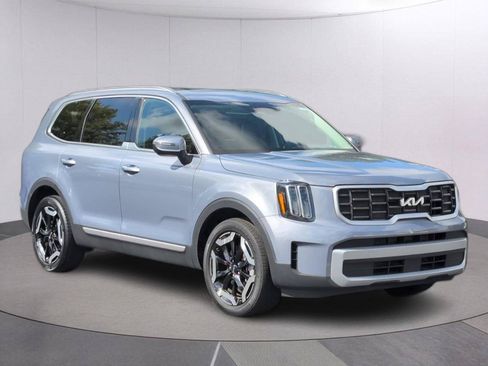 Used 2025 Kia Telluride S FWD image 9