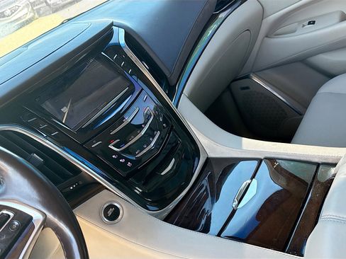 Used 2017 Cadillac Escalade Premium Luxury image 29