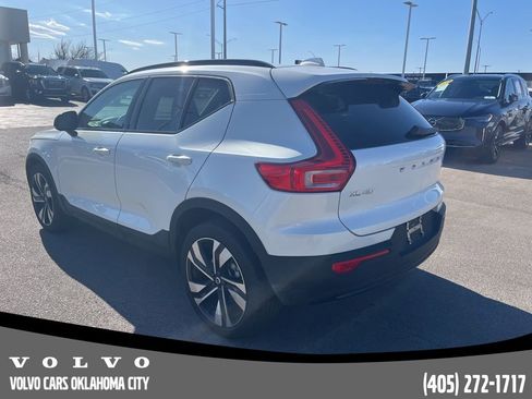 Certified 2023 Volvo XC40 B5 Ultimate w/ Protection Package Premier image 8