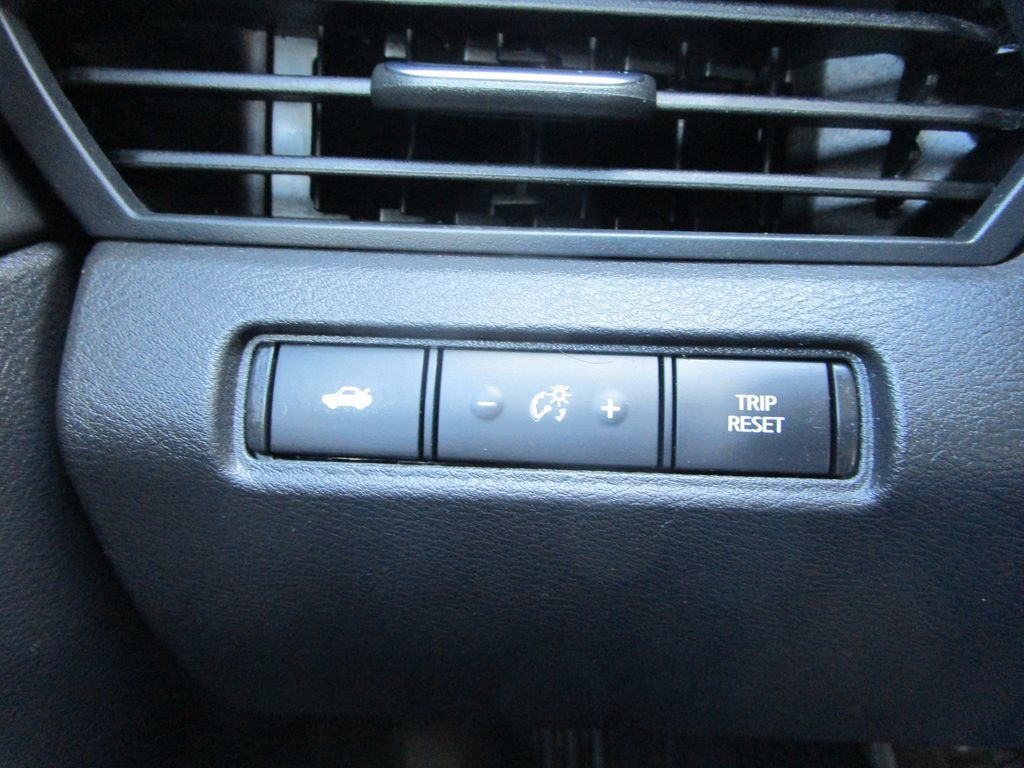 Used 2025 Nissan Altima 2.5 SV FWD image 44