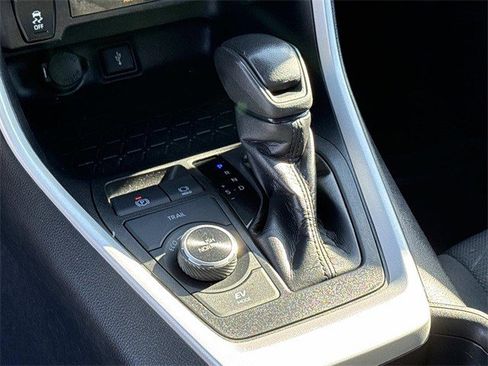 Used 2021 Toyota RAV4 XLE image 22