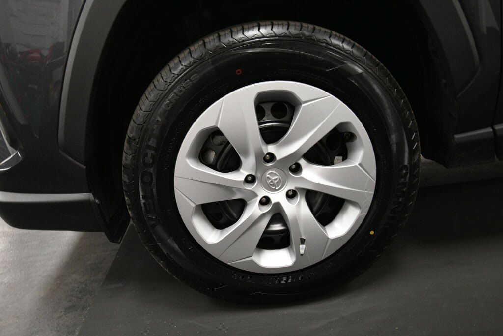 Certified 2025 Toyota RAV4 LE AWD/4WD image 31