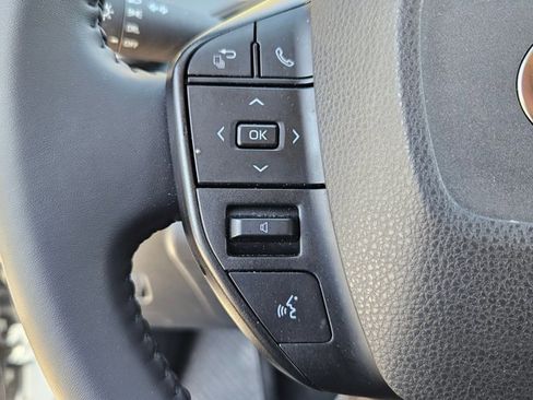 Used 2025 Toyota Prius LE image 20