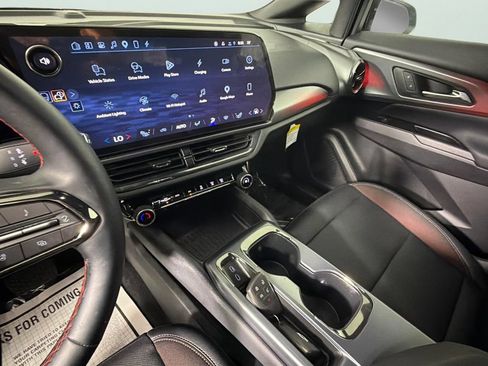 Used 2024 Chevrolet Equinox EV RS FWD image 19