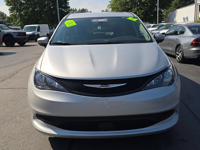 Used 2022 Chrysler Voyager LX FWD image 8