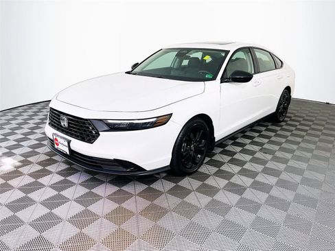 Used 2025 Honda Accord SE image 3