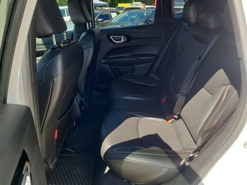 Used 2025 Jeep Compass Trailhawk AWD/4WD image 12