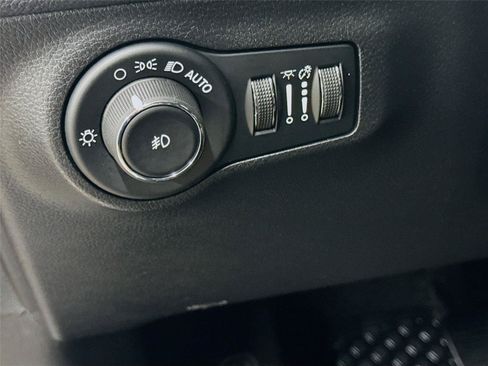 Used 2019 Jeep Compass Trailhawk w/ Leather Interior Group AWD/4WD image 13
