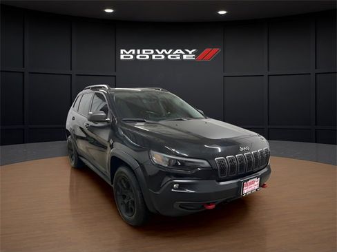 Used 2019 Jeep Cherokee Trailhawk image 1