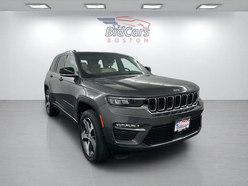 Used 2023 Jeep Grand Cherokee 4WD 4xe image 3