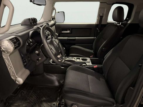 Used 2014 Toyota FJ Cruiser 4WD w/ Convenience Package image 14