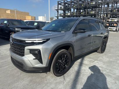 Used 2025 Chevrolet Traverse LT w/ Midnight/Sport Edition