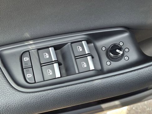 Used 2019 Audi Q8 Premium w/ Convenience Package image 8