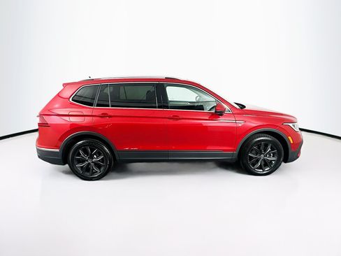 Used 2024 Volkswagen Tiguan SE w/ Panoramic Sunroof Package AWD/4WD image 10