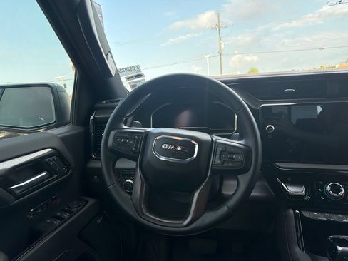 Used 2025 GMC Sierra 1500 AT4 w/ AT4 Premium Package AWD/4WD image 11
