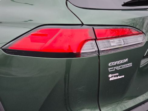 Used 2025 Toyota Corolla Cross XLE w/ Convenience Package image 34