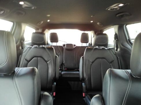 Used 2025 Chrysler Pacifica Select FWD image 39