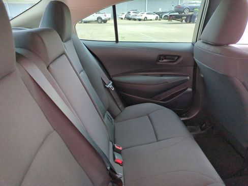 Used 2025 Toyota Corolla LE image 18