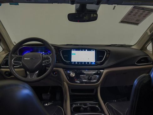 Used 2023 Chrysler Pacifica Limited image 34
