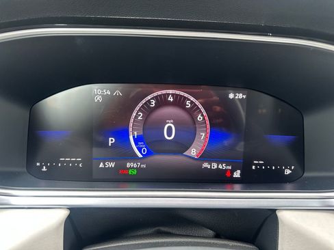 Certified 2025 Volkswagen Taos SE w/ Panoramic Sunroof Package image 8