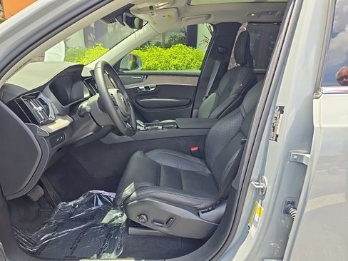 Used 2025 Volvo XC90 T8 Ultra w/ Protection Package Premier AWD/4WD image 5
